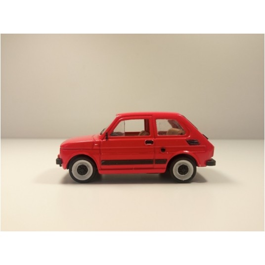 PRL FIAT 126P CZERWONY -zdjęcie numer 1